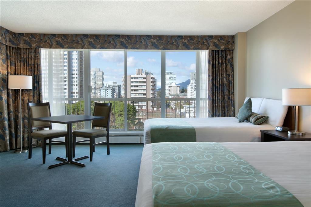 Coast Plaza Hotel And Suites Ванкувер Номер фото